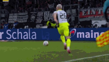 开云登录-半场：多特1-1法兰克福，拜尔破门，乌尊点射，吉拉西送点