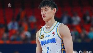 带伤复出影响不小！曾凡博半场出战7分钟 除1失误数据栏皆是0